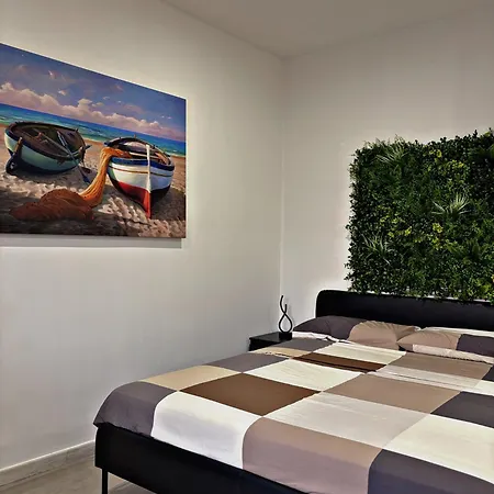 - La Barchetta Giardini Naxos