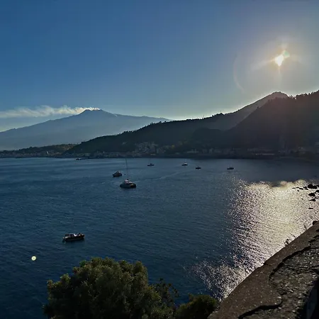 - La Barchetta Apartment Giardini Naxos