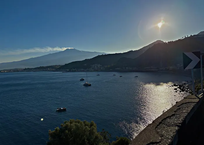 - La Barchetta Apartment Giardini Naxos
