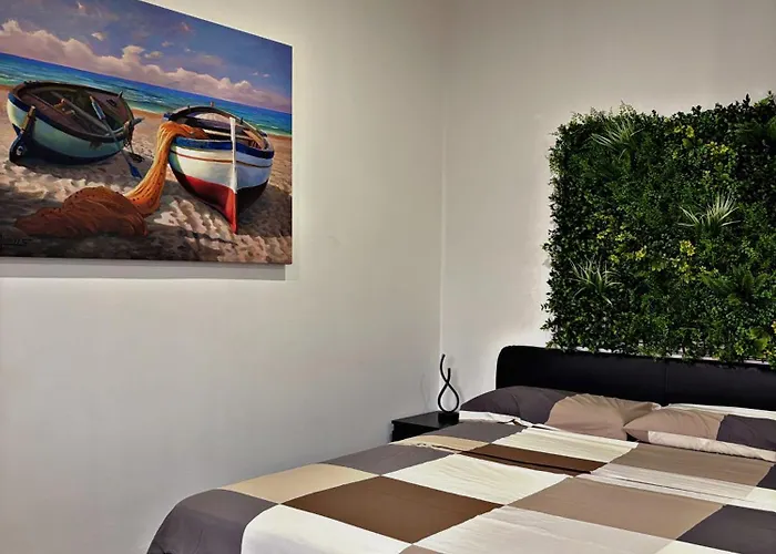 - La Barchetta Giardini-Naxos